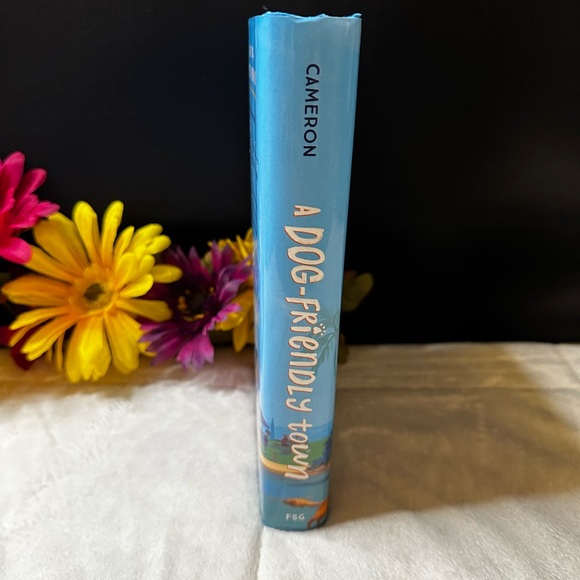 📚New “A Dog-Friendly Town” by Josephine Cameron (2020, Hardcover Book) 📚 - Picture 2 of 8